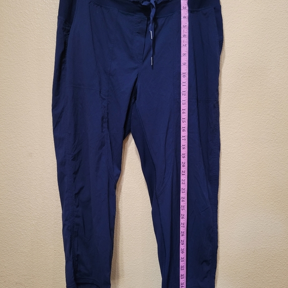 Lululemon pants - Picture 10 of 11